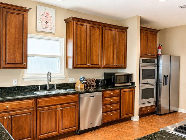 1813 Avenue A, Dickinson, TX 77539