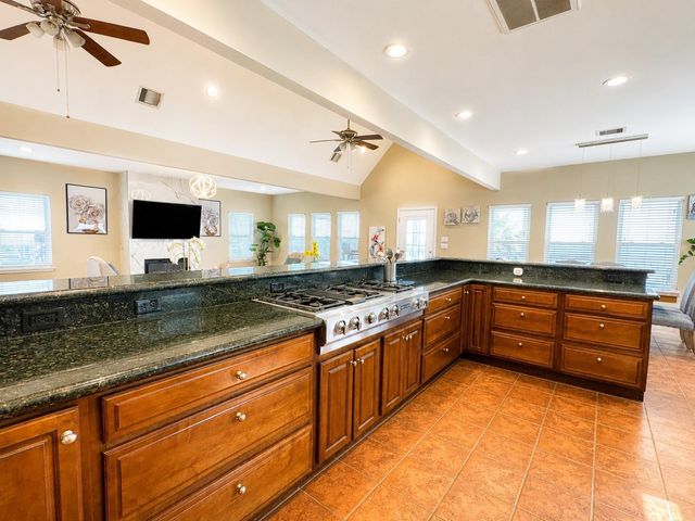 1813 Avenue A, Dickinson, TX 77539