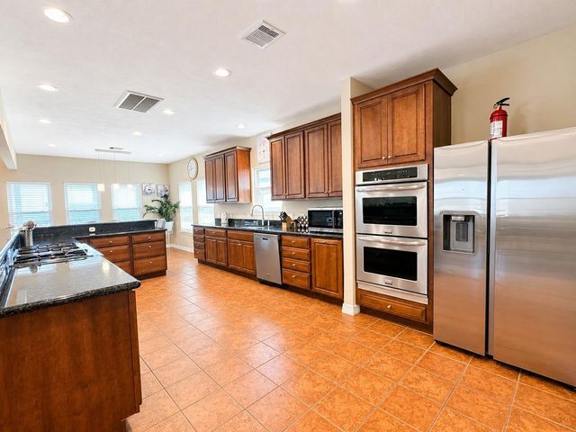 1813 Avenue A, Dickinson, TX 77539