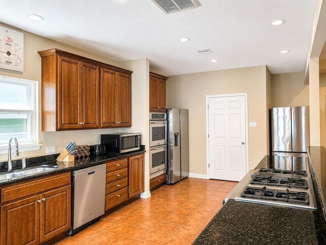 1813 Avenue A, Dickinson, TX 77539