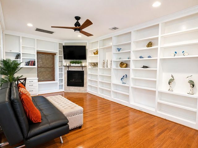 1813 Avenue A, Dickinson, TX 77539