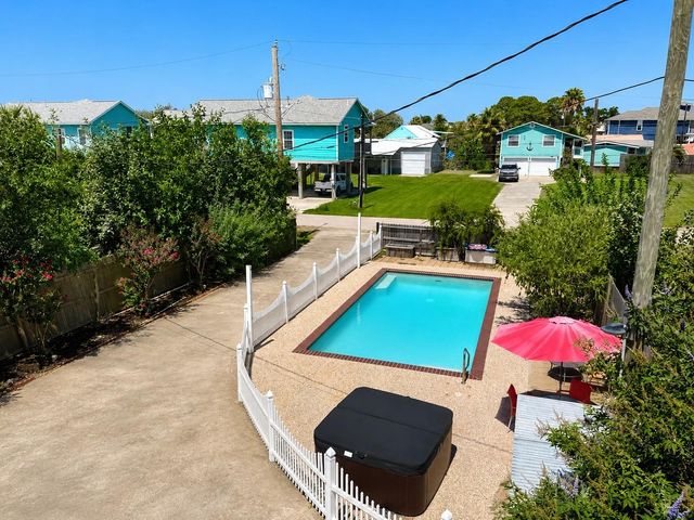 1813 Avenue A, Dickinson, TX 77539