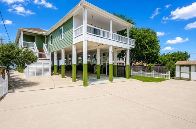 1813 Avenue A, Dickinson, TX 77539