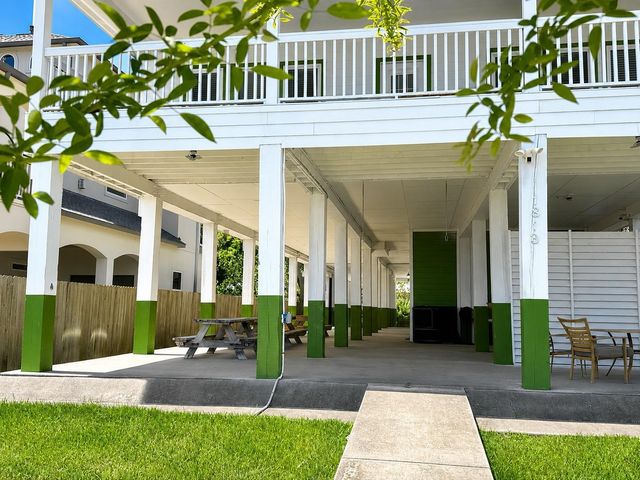1813 Avenue A, Dickinson, TX 77539