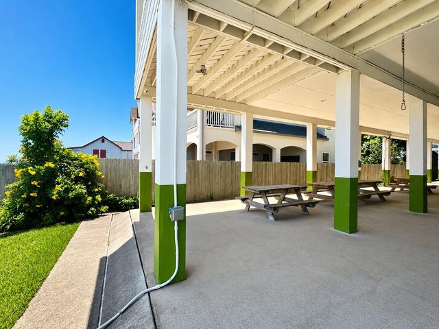 1813 Avenue A, Dickinson, TX 77539