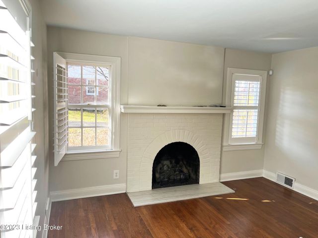 11703 Little Ln, Anchorage, KY 40223