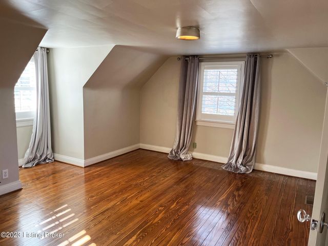 11703 Little Ln, Anchorage, KY 40223