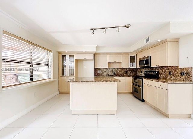 5350 W 26th Ave 118, Hialeah, FL 33016
