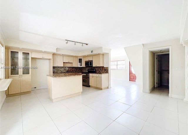 5350 W 26th Ave 118, Hialeah, FL 33016