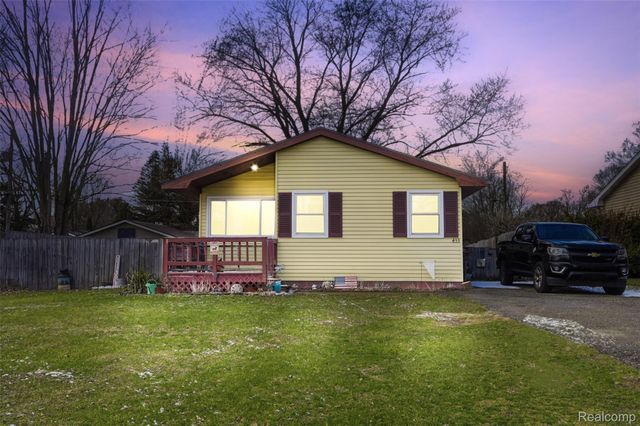 433 Haze, Pinckney Village, MI 48169