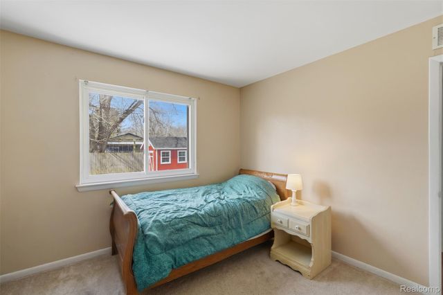 433 Haze, Pinckney Village, MI 48169