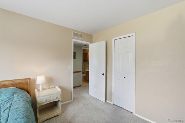 433 Haze, Pinckney Village, MI 48169