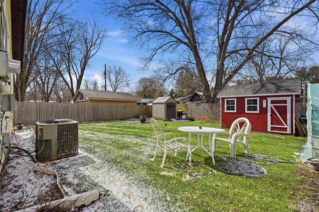 433 Haze, Pinckney Village, MI 48169