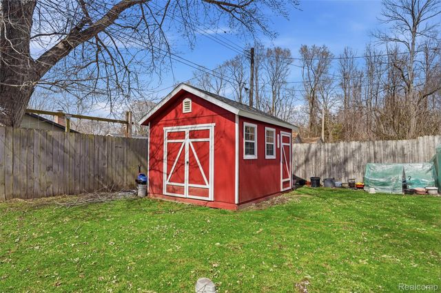 433 Haze, Pinckney Village, MI 48169