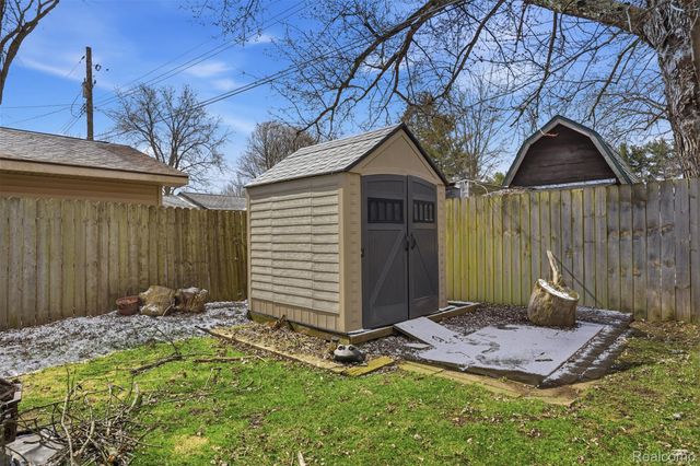 433 Haze, Pinckney Village, MI 48169