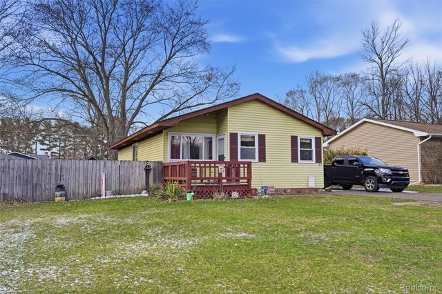 433 Haze, Pinckney Village, MI 48169