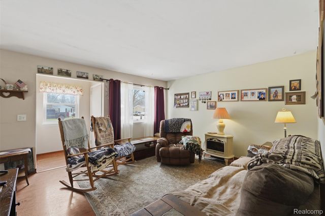 433 Haze, Pinckney Village, MI 48169