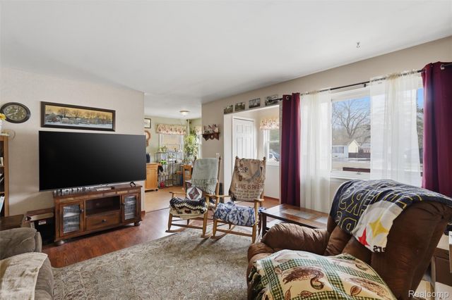 433 Haze, Pinckney Village, MI 48169