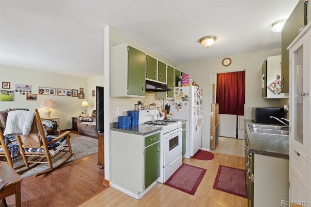 433 Haze, Pinckney Village, MI 48169