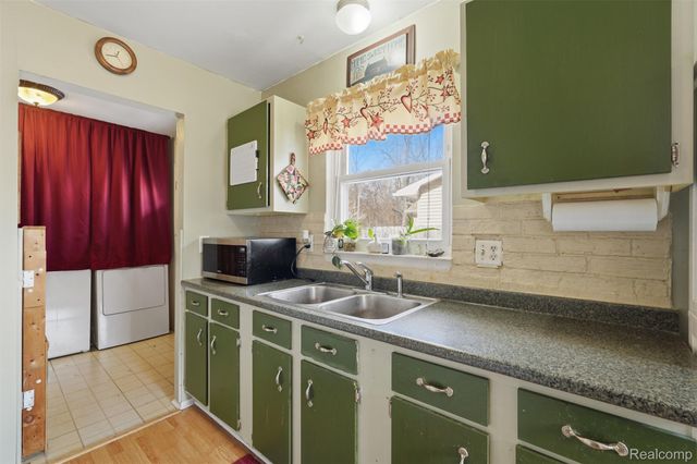 433 Haze, Pinckney Village, MI 48169