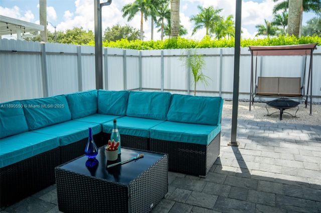 3174 SE 3rd Dr, Homestead, FL 33033