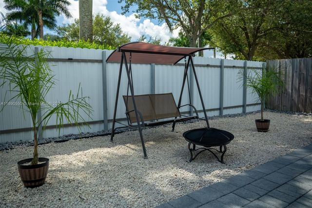 3174 SE 3rd Dr, Homestead, FL 33033