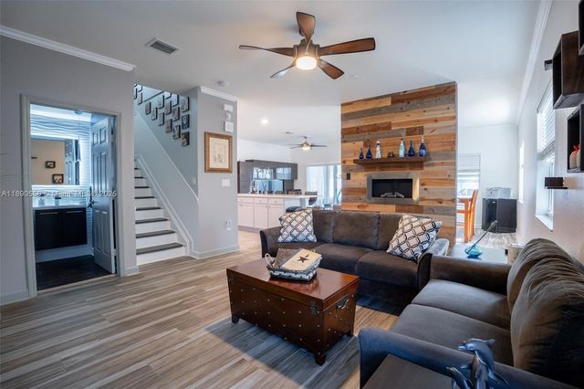 3174 SE 3rd Dr, Homestead, FL 33033