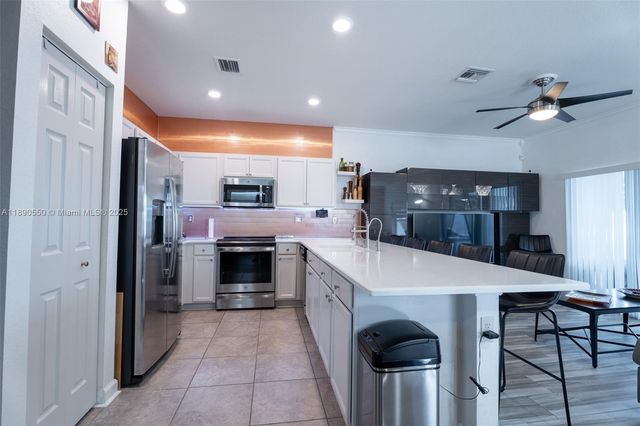 3174 SE 3rd Dr, Homestead, FL 33033