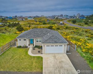 1409 Diamond Head Avenue SW, Ocean Shores, WA 98569