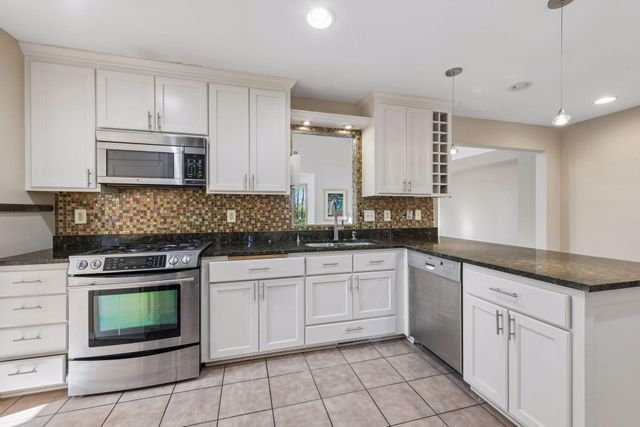 812 Oriole Lane, Chaska, MN 55318