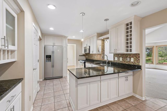812 Oriole Lane, Chaska, MN 55318