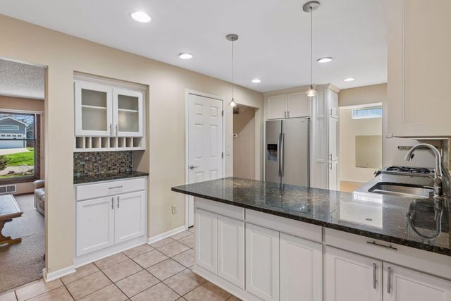812 Oriole Lane, Chaska, MN 55318