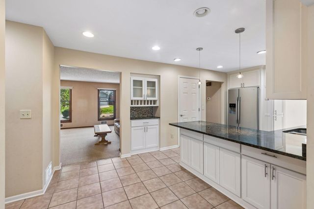 812 Oriole Lane, Chaska, MN 55318