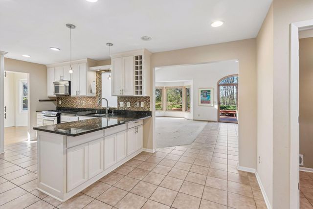 812 Oriole Lane, Chaska, MN 55318