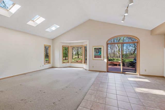 812 Oriole Lane, Chaska, MN 55318