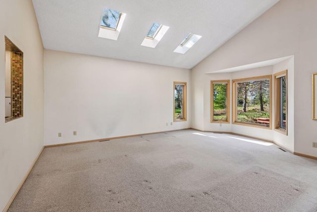 812 Oriole Lane, Chaska, MN 55318