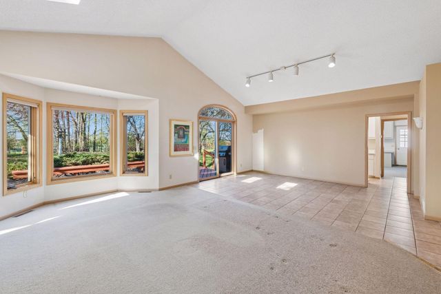 812 Oriole Lane, Chaska, MN 55318