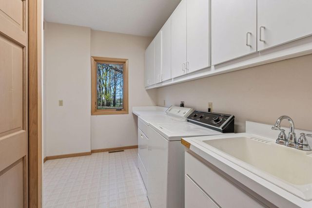812 Oriole Lane, Chaska, MN 55318