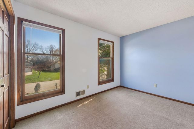 812 Oriole Lane, Chaska, MN 55318