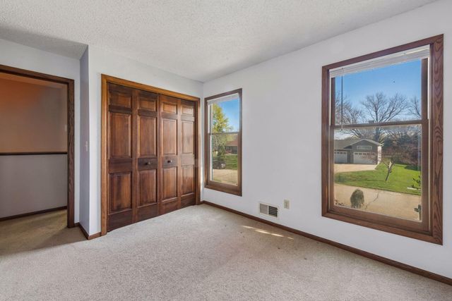 812 Oriole Lane, Chaska, MN 55318