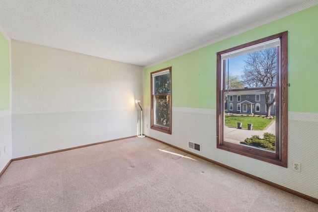 812 Oriole Lane, Chaska, MN 55318