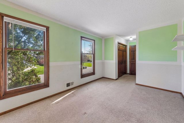 812 Oriole Lane, Chaska, MN 55318