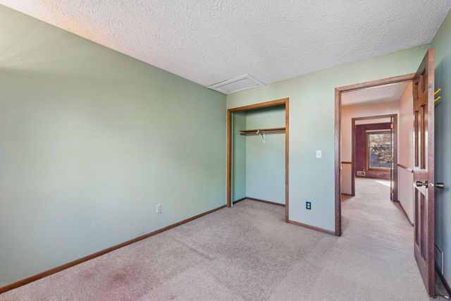 812 Oriole Lane, Chaska, MN 55318