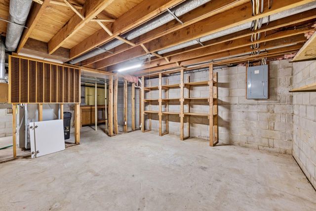 812 Oriole Lane, Chaska, MN 55318