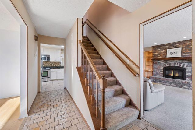 812 Oriole Lane, Chaska, MN 55318