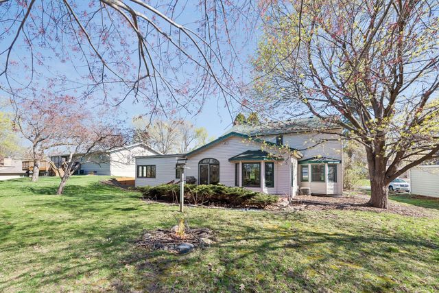 812 Oriole Lane, Chaska, MN 55318
