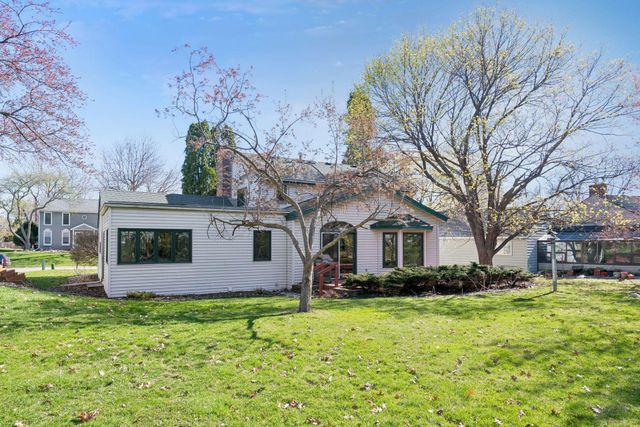 812 Oriole Lane, Chaska, MN 55318