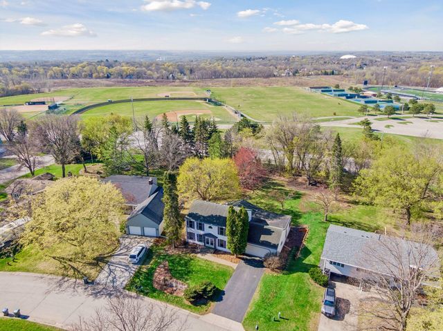 812 Oriole Lane, Chaska, MN 55318