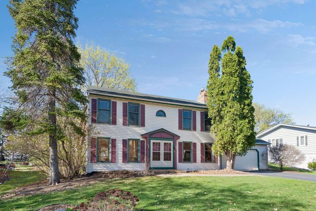 812 Oriole Lane, Chaska, MN 55318