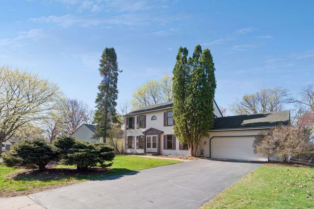 812 Oriole Lane, Chaska, MN 55318